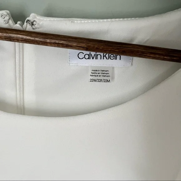 Calvin Klein 3/4 Split Sleeve Scuba Crepe Sheath Dress NWT Size 22W - Picture 6 of 6